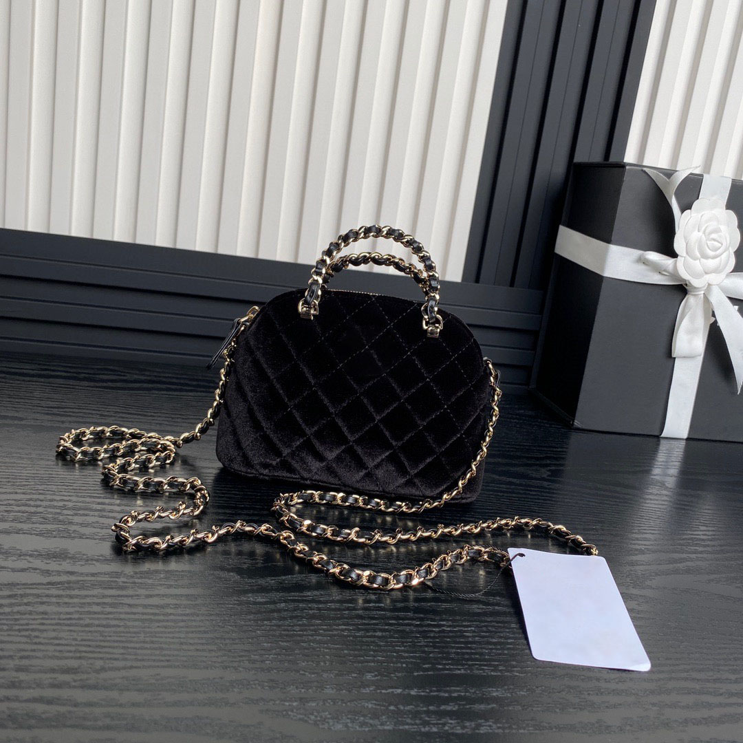 Stylish and chic embroidered canvas handbags from top designers: roomy everyday, trendsetting patterns