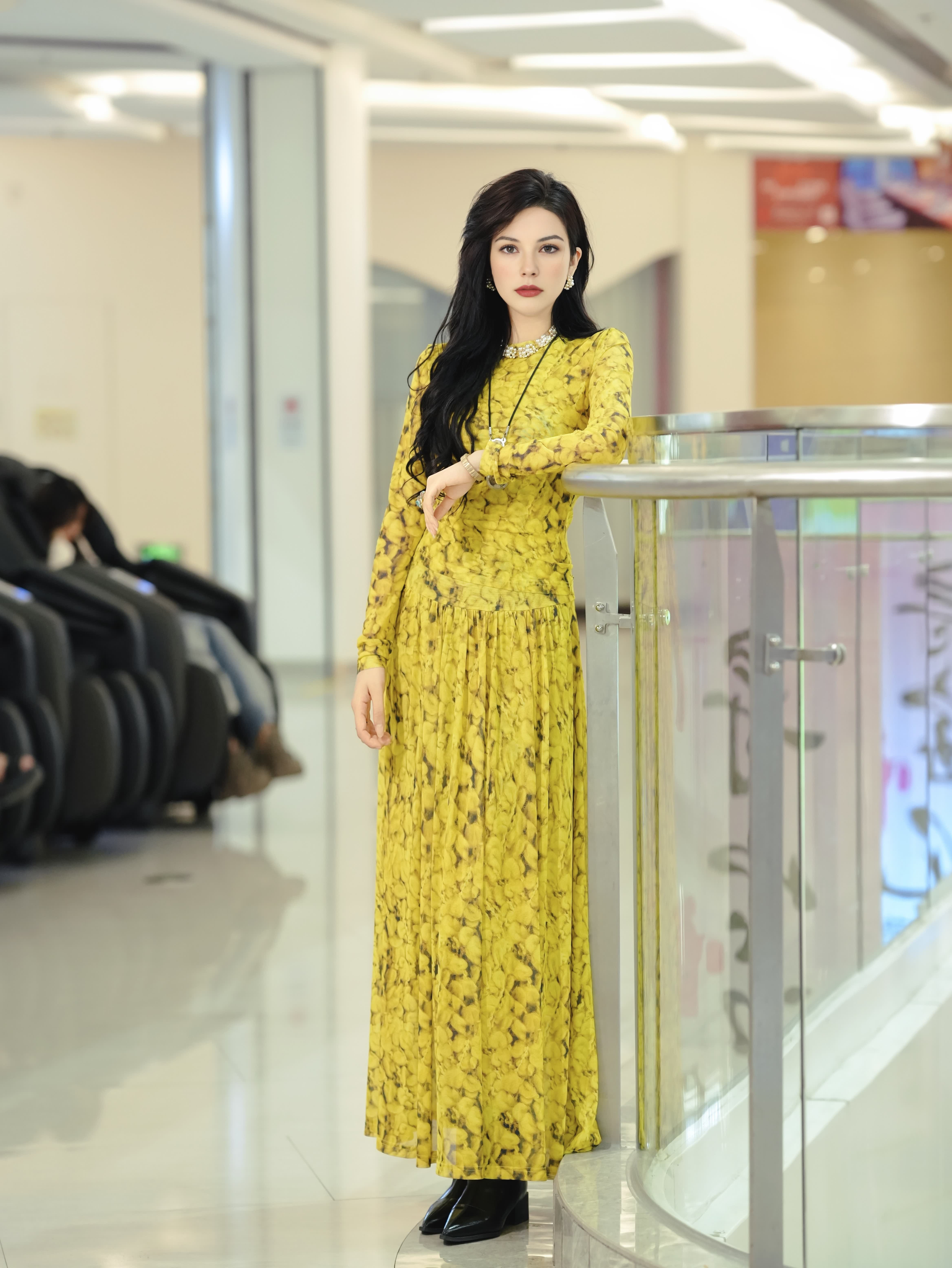 HZHJ new welfare! Yellow polka dot set dress with noble and fashionable temperament, light luxury long sleeved