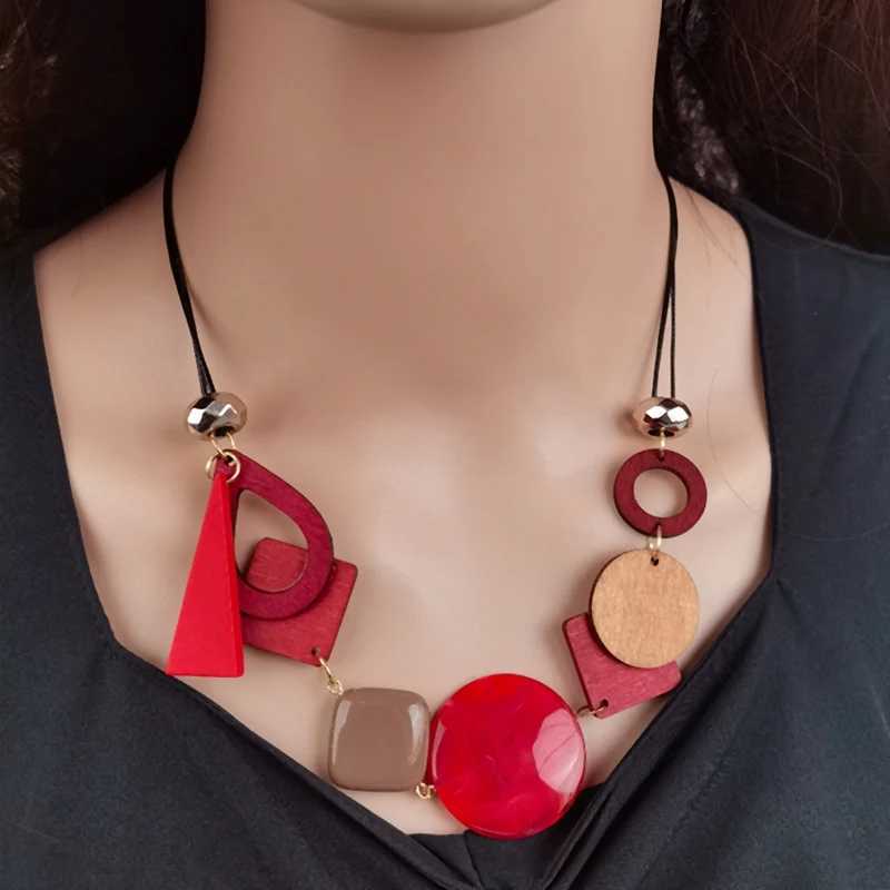 Vintage Wooden Geometric Pendant Necklace with Collar Handmade Ethnic Statement Bib Necklaces for Women Neck Jewelry W250718