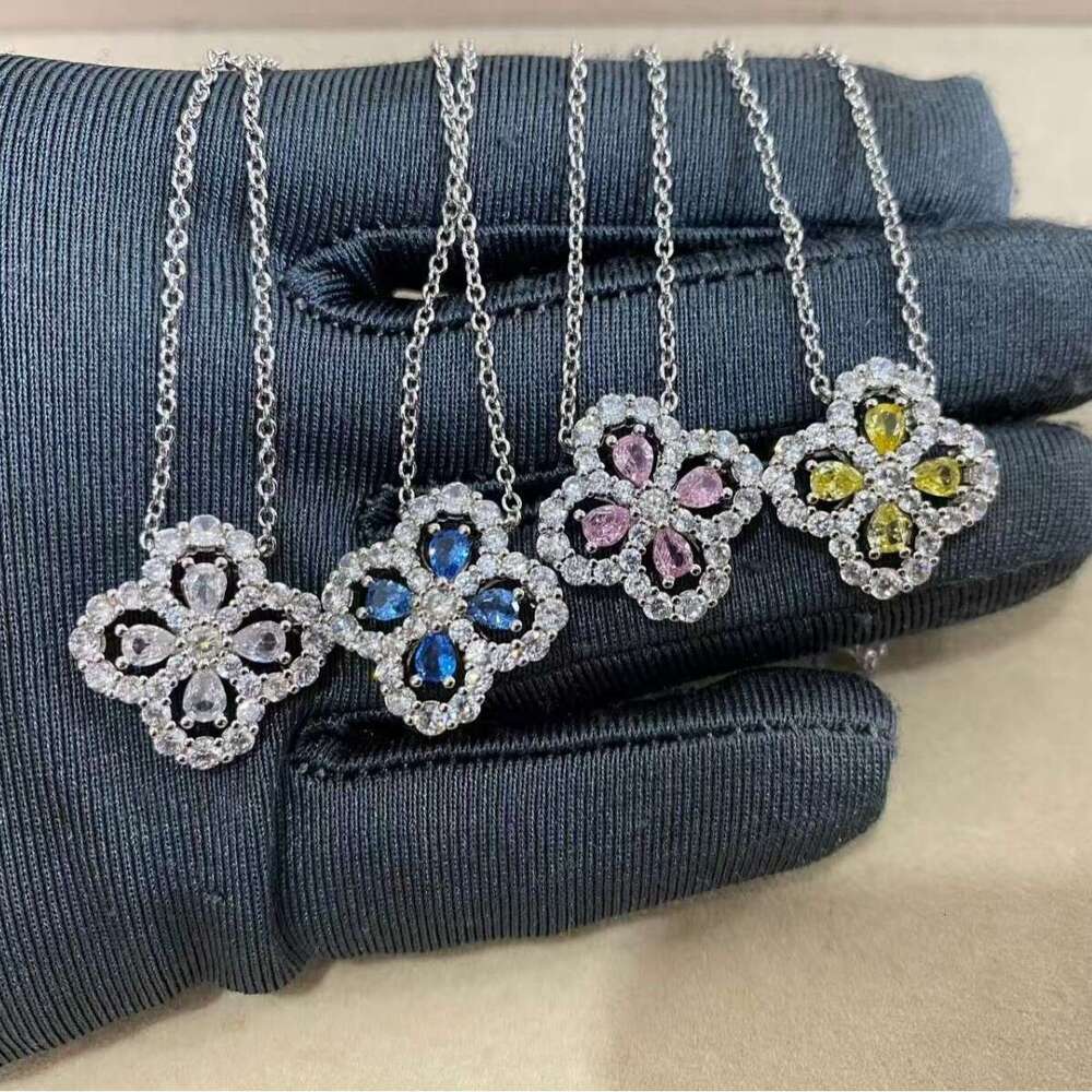 HW Four-leaf Clover Necklace for Women High Version V Water Drop Full Dia Pendant Fashionable Gorgeous Sparkling Flower-shaped Collarbone Chain Simple
