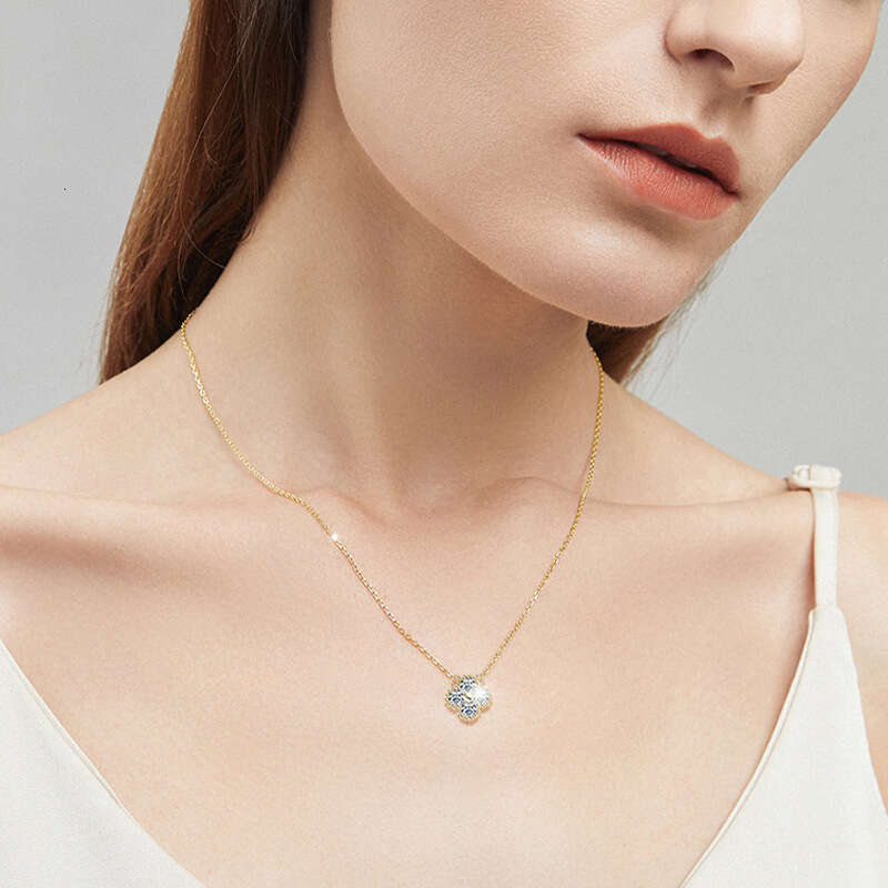 D Color Moissanite Four-Leaf Clover Pendant for Women S Sterling Sier Gold-Plated Niche High-End Versatile Clavicle Chain