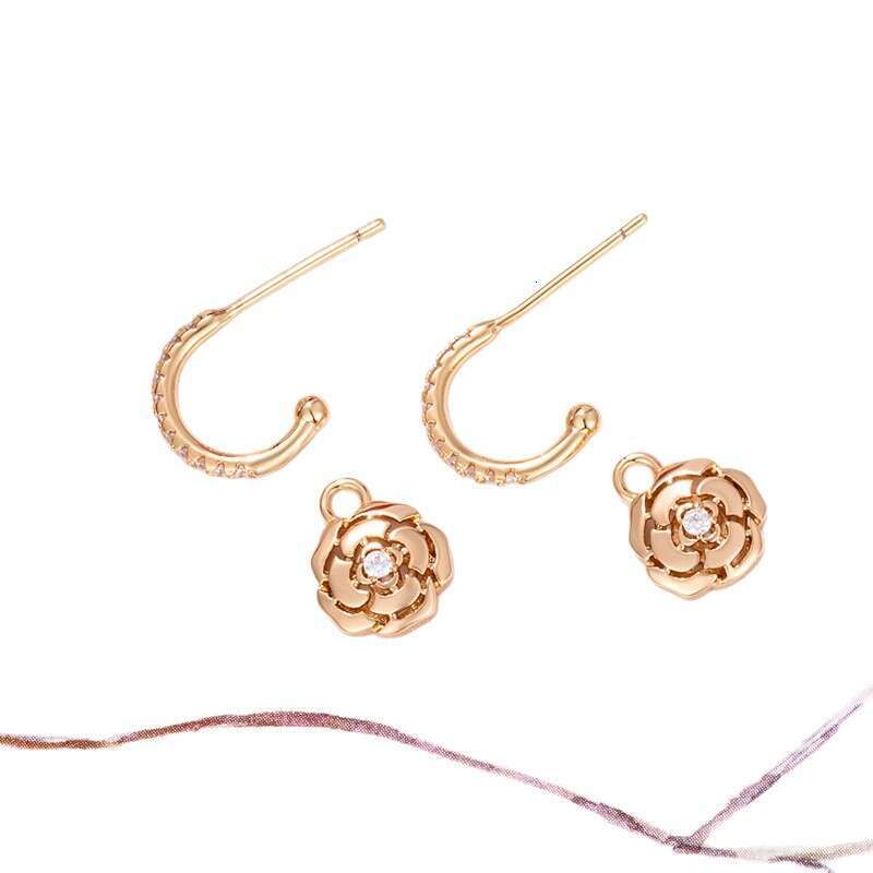 Xiaoxiang Camellia Necklace for Women, Light Hollow Rose Flower Simple Collarbone Chain, Matching Earrings, Versatile