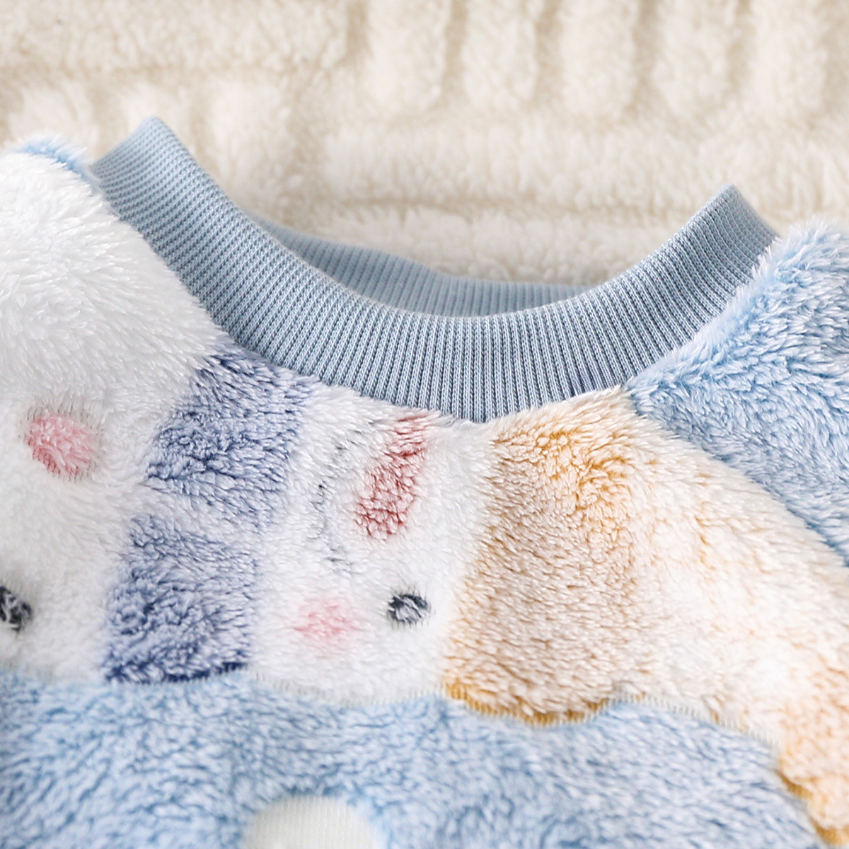 Baby Boy Two-Piece Outfit with Cute Cartoon Snowmen Design - Long Sleeve Top and Trousers for Cold Weather