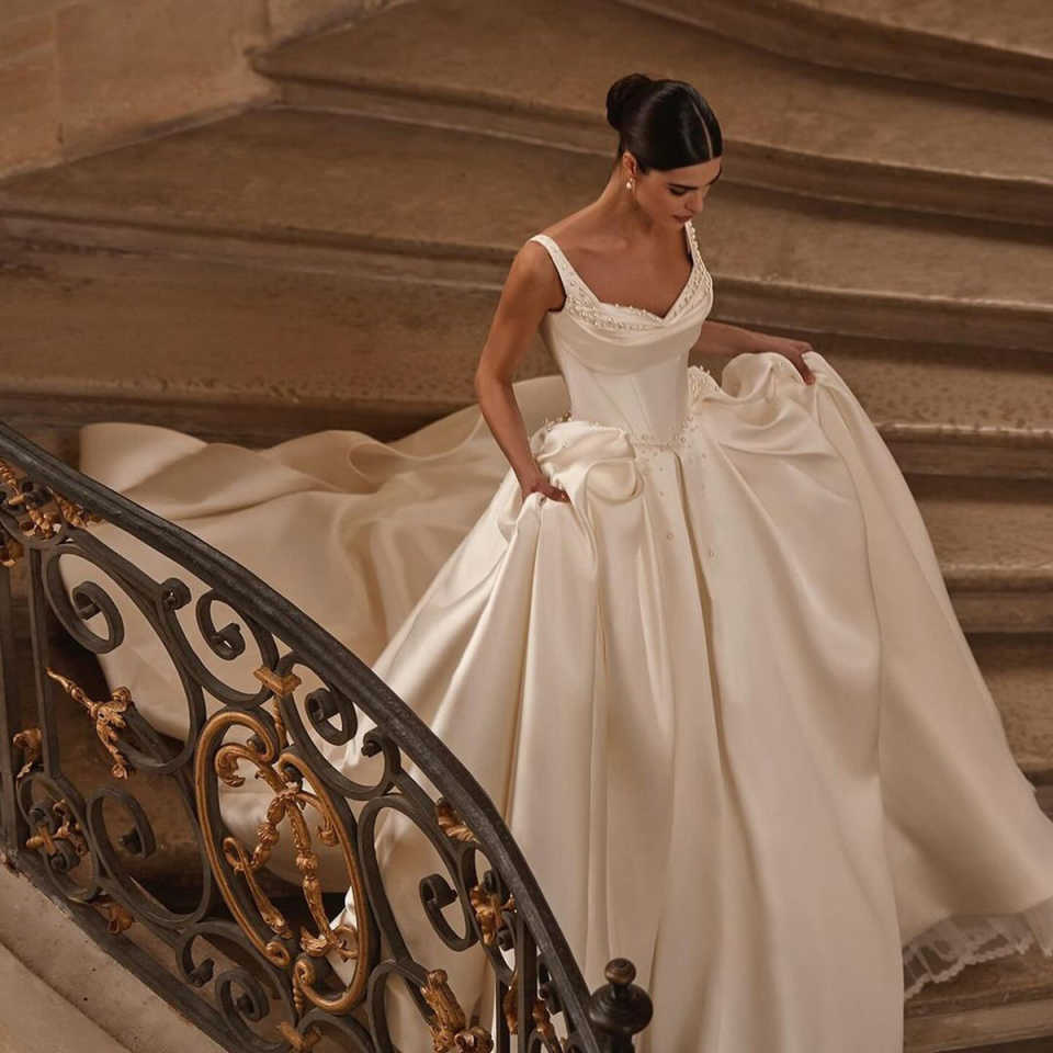 Luxury Ball Gown New Sleeveless Wedding Dress Sweetheart Sequins Appliques Pearls Princess Dresses Bridal Gowns Vestina De Novia Plus Size Customized