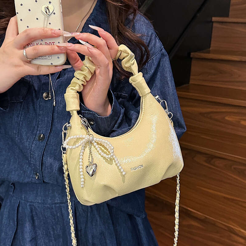 Trendy Wrinkled Handheld Cloud 2025 New Fashion Crossbody This Year's Popular Commuter Shoulder Small Bag