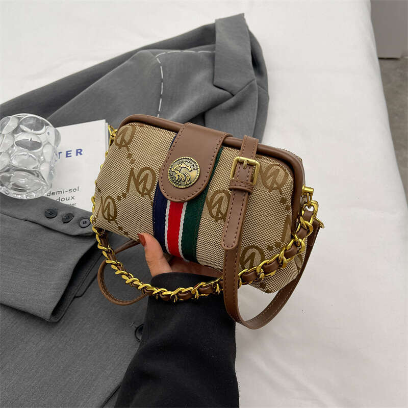 2025 New Letter Monogram Chain Single Shoulder Clip High-End Versatile Crossbody Bag