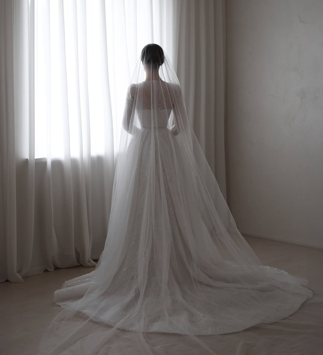 Gorgeous Wedding Dresses Round Neck Long Sleeve Sequins Lace A Line Sweep Train Bridal Gowns Customized Vestidos De Novia