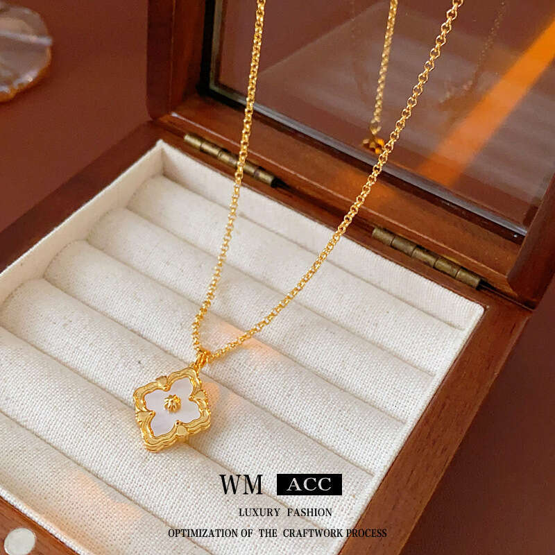 Vintage Necklace: Real Gold Plated Zircon Rhombus Flower Mother-of-Pearl Collarbone Chain, Light High-End Sense Jewelry