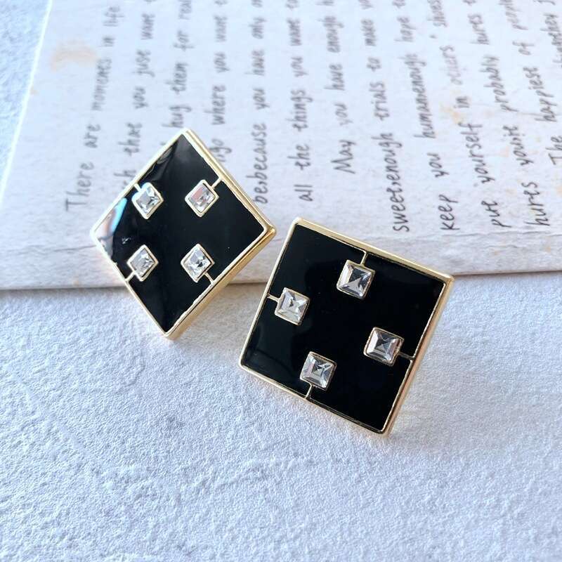 Black and White Glaze Series Hepburn Style Pearl Floral Sier Eye Steel Needle Earrings Necklace B36 New jewelry