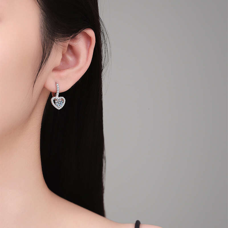 S Pure Sier High-End Feel Heart 1 Carat Moissanite Earrings c68