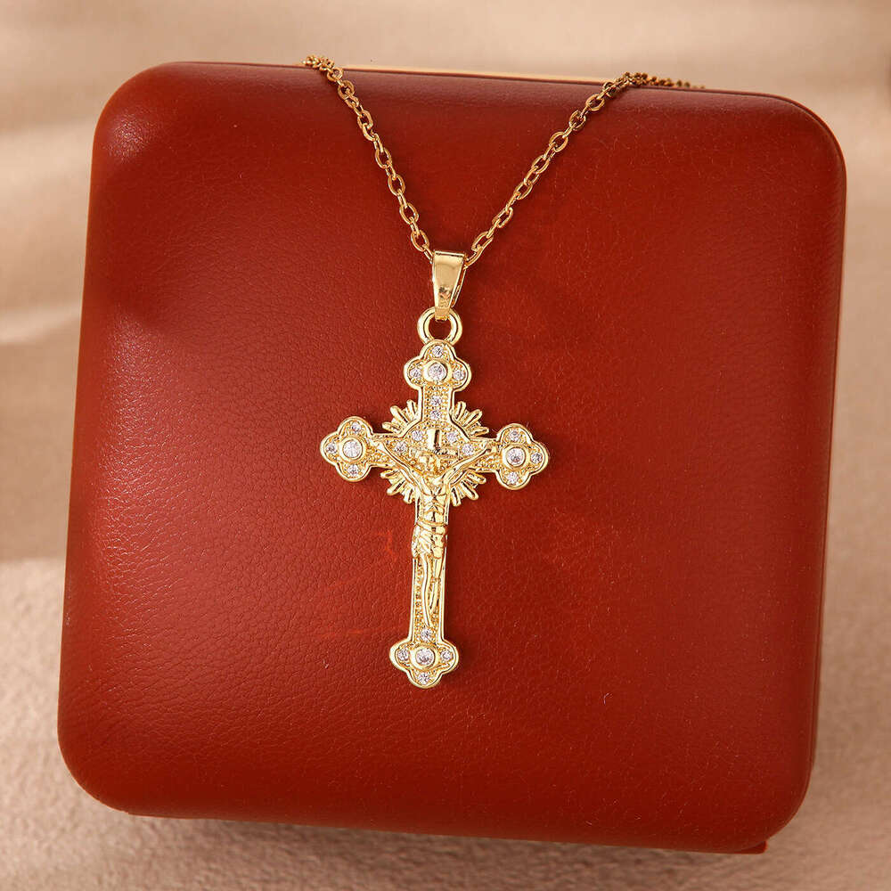 Light INS Style Aesthetic Cross Necklace Fashion Personality Inlaid Dia Pendant Choker
