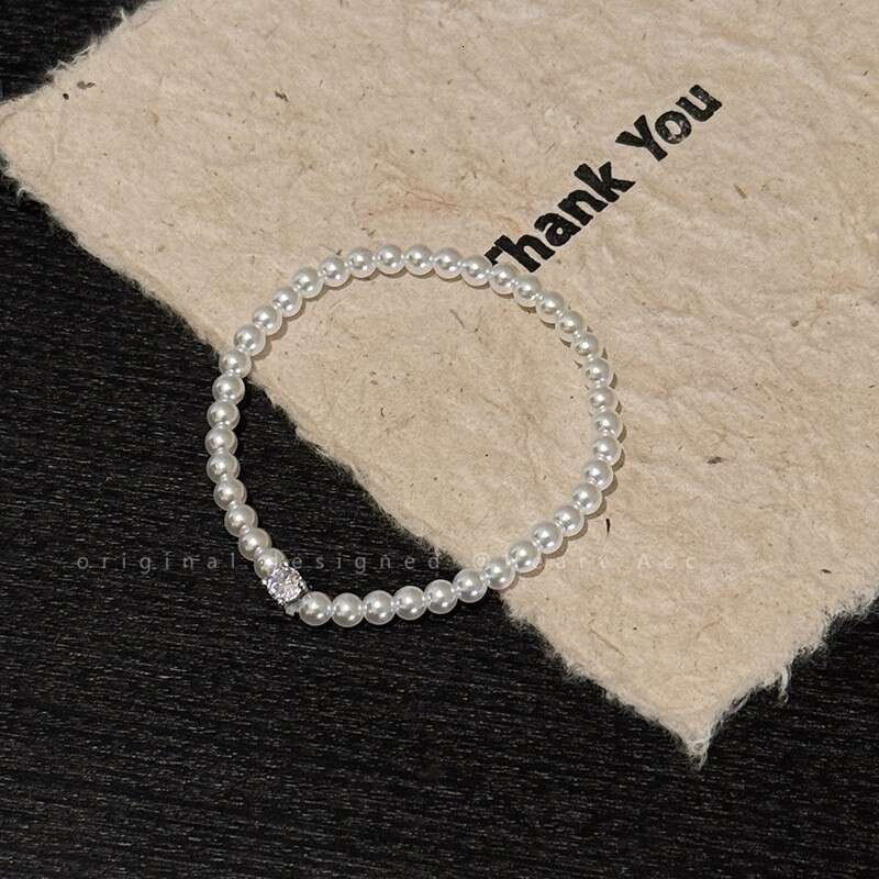 Gypsophila Four-Leaf Flower Bracelet for Women, Light , Elegant Fashion, Niche Design, High-End Feel, 2024 New Model