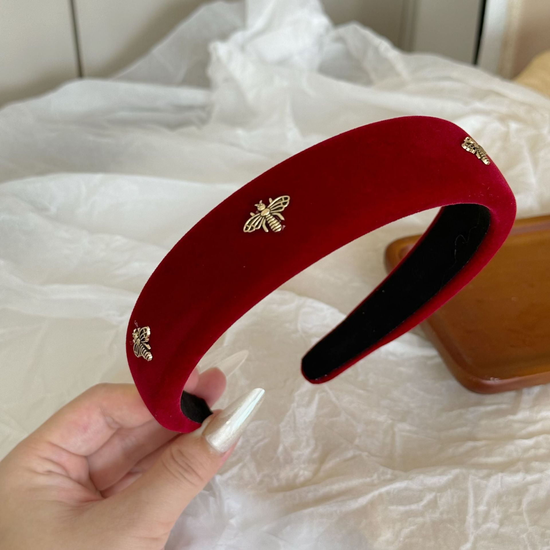 Little Bee Black Veet Headband for Women, Autumn and Winter Style, High Crown, Pressure Hairband, Face Washing Headband, Clip, Hair Accessory ddmythur