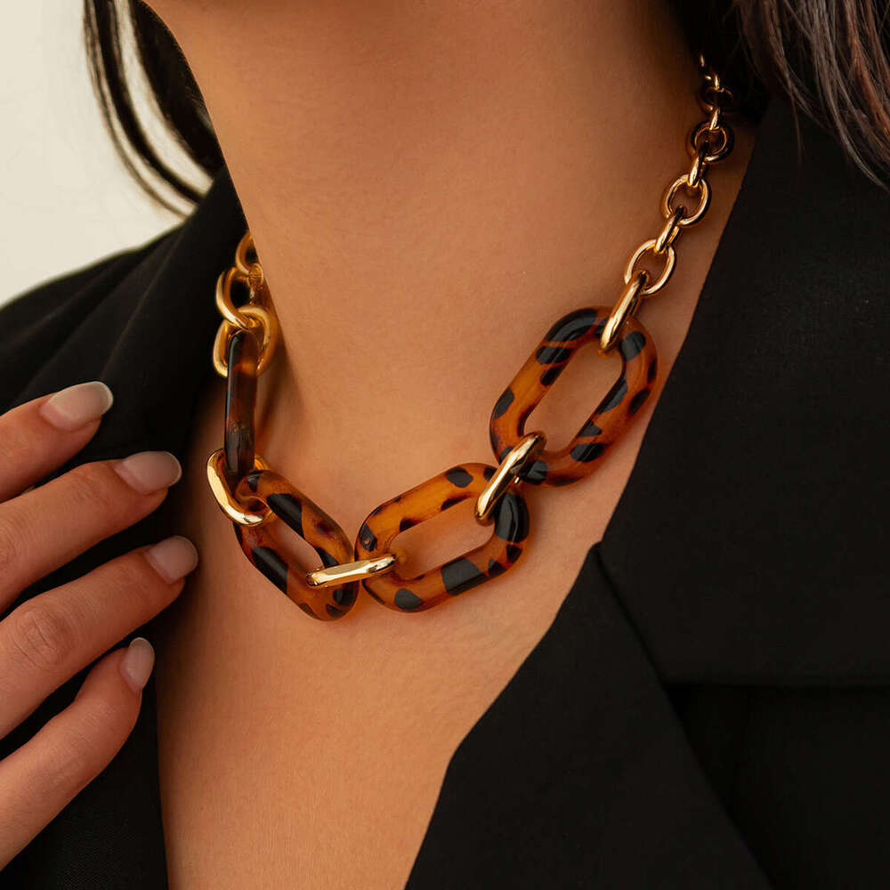 Accessories Fashion Irregular Leopard Print Buckle Necklace Set High-End Geometric Acrylic Collarbone Chain