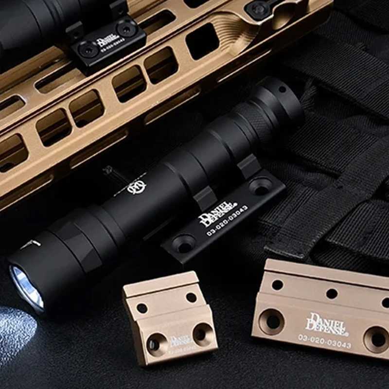 Tactical WADSN SF M300A M600C Flashlight Sets Hunting Airsoft Scout Light Metal Offset Base Fits 20mm Rail Accessories M300 M600 XJ250718