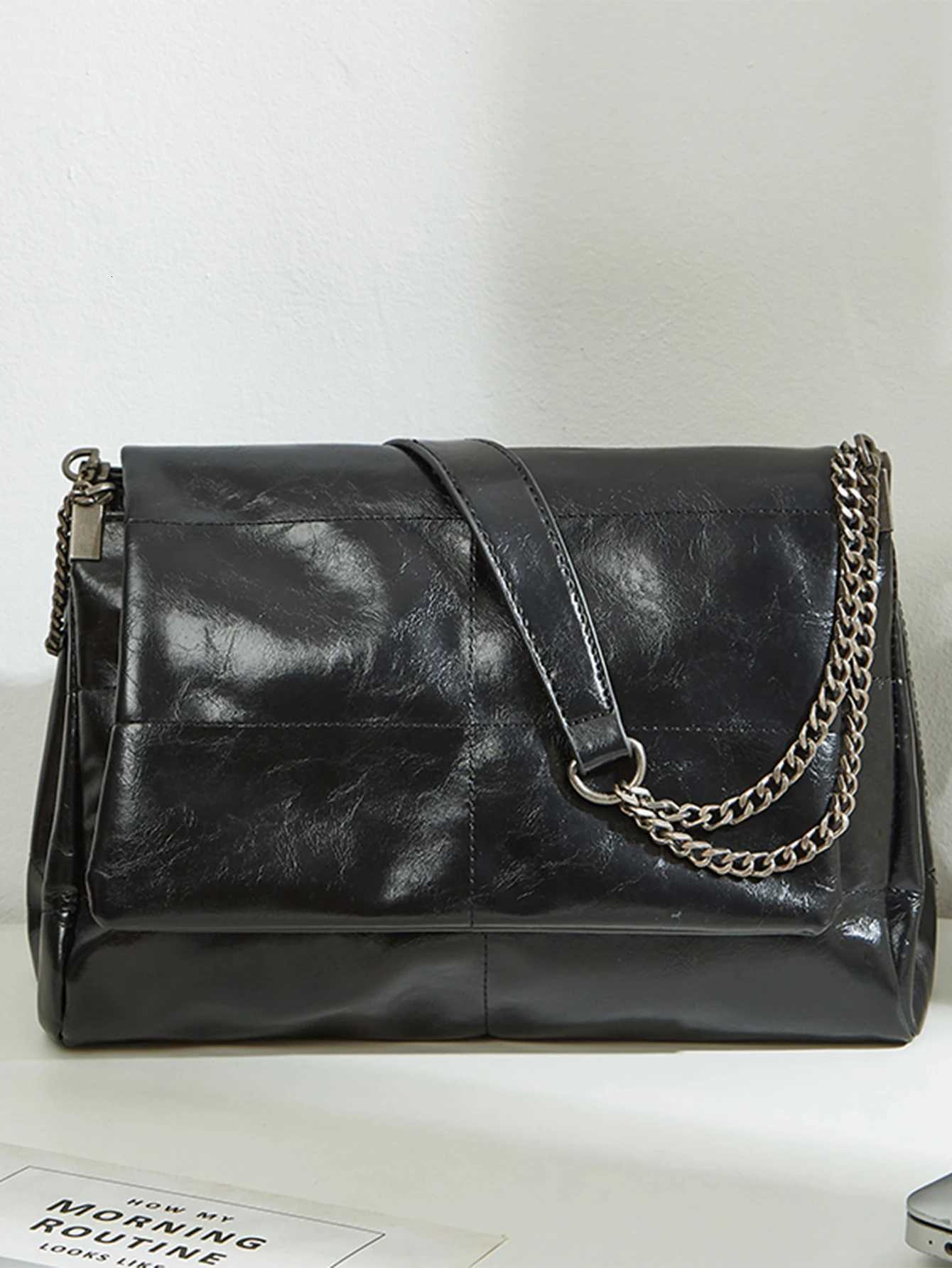 Large Capacity Commuting Bag 2025 New Spring/Summer Mens Chain Tote Bag High-End and Reliable Single Shoulder Underarm Bag Y250718