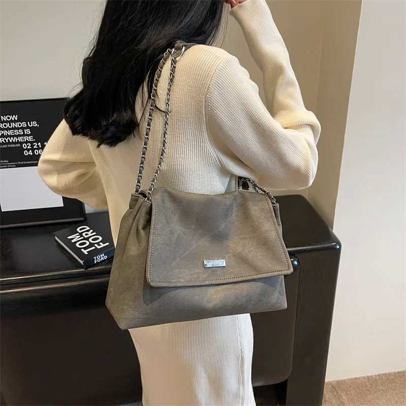 Daily Commuter Large Capacity Tote Bag Fi Ladies Shoulder Bag Leisure Hundred Chain Bucket Bag Lightweight Comfortable Y250730