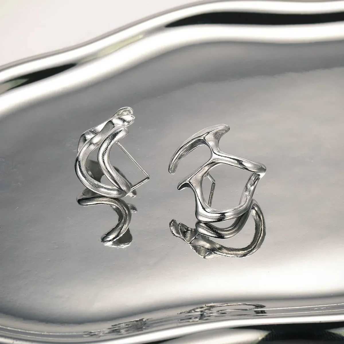 Fashion Punk Irregular Liquid Earrings Hip-Hop Personality Metal Hollow Earrings Clip for Girls Party Jewelry Gifts Y2K Accessories XJ250718