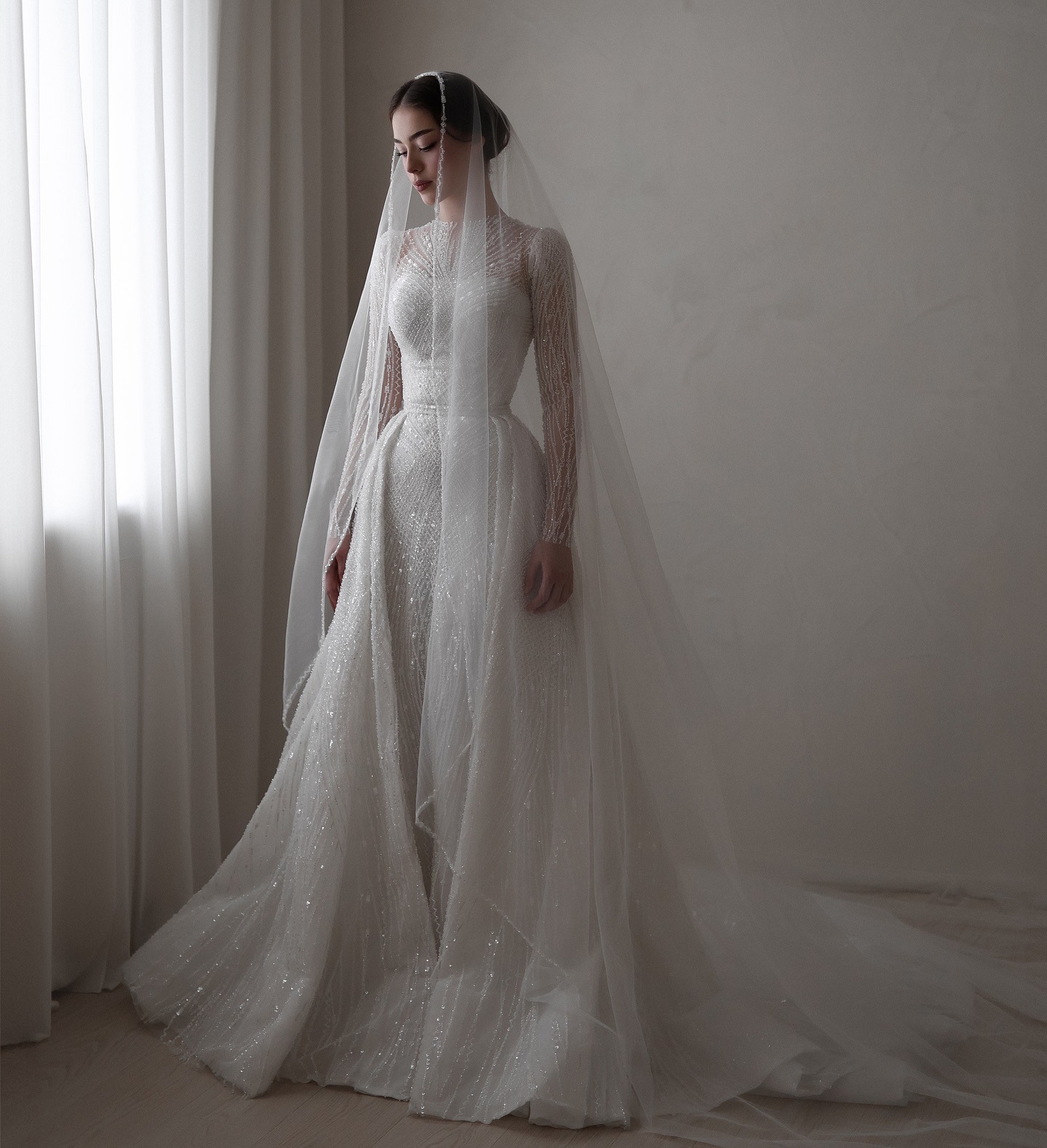 Gorgeous Wedding Dresses Round Neck Long Sleeve Sequins Lace A Line Sweep Train Bridal Gowns Customized Vestidos De Novia