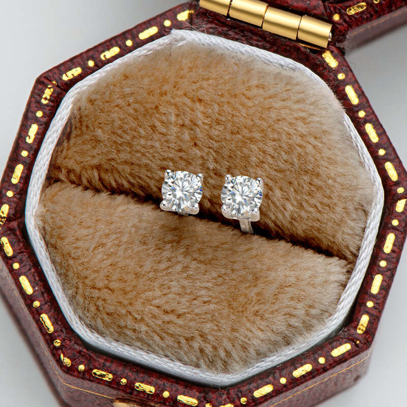 Trendy Niche Versatile Classic Four-Prong Moissanite Ear Bone Studs Pure Sier Gold-Plated Earrings for Women