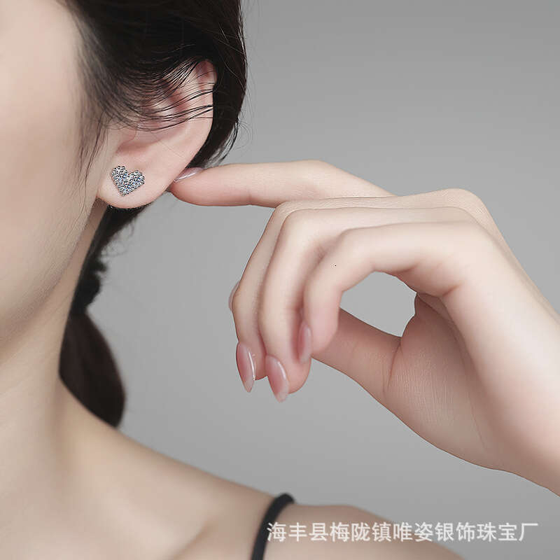 Daily Light S Pure Sier Gold-Plated Dia-Studded Symmetrical for Women Heart-Shaped Stud Earrings a70