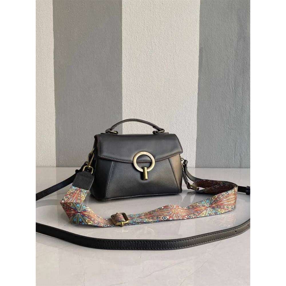 Luxury designer ladies leather fashion office one-shoulder buckle flip retro leisure strap portable crossbody bag