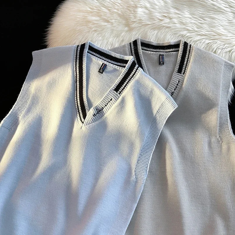 Men High-quality V-neck Sleeveless Knitted Sweater Vest With Color Blocked Ribbed Simple Natural Fashionable Casual Vest 250716