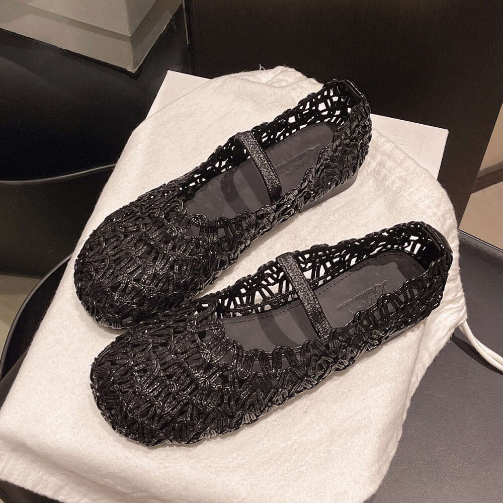 French Style Fashionable Hollow Single Shoes for Women 2025 New Summer Breathable Shallow Mouth Flat Mary Jane Sandals