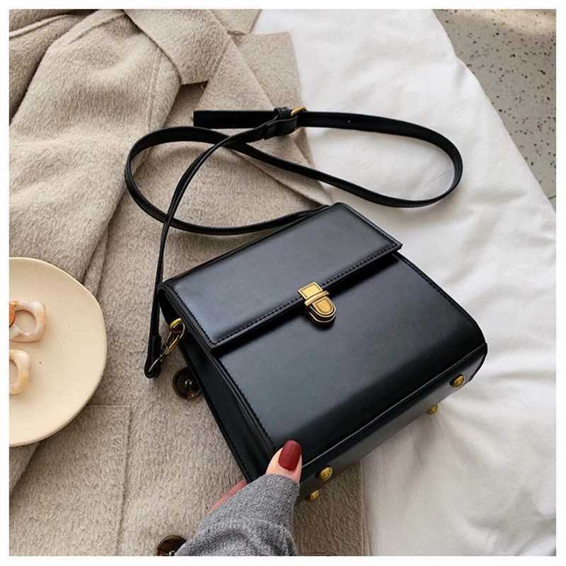 Pure Color Womens Shoulder Bag 2021 Autumn New Vintage Lux Mini Square Bag Ladies Designer Crossbody Purses Texture Bolsa Femme Y250719