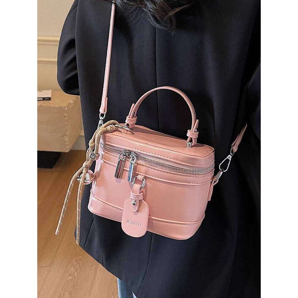 Women's Bags Designer Sier Buet Handbag Women's Faion Trend High-End Sensation Handheld Small Oulder Crossbody Bag Ular New