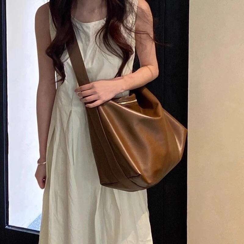 Leather Bag Bucket Bag Tote Bag Soft Leather Tote Large Capacity New Korean And Japanese Style Commuter Single Shoulder Crossbody Bag Light