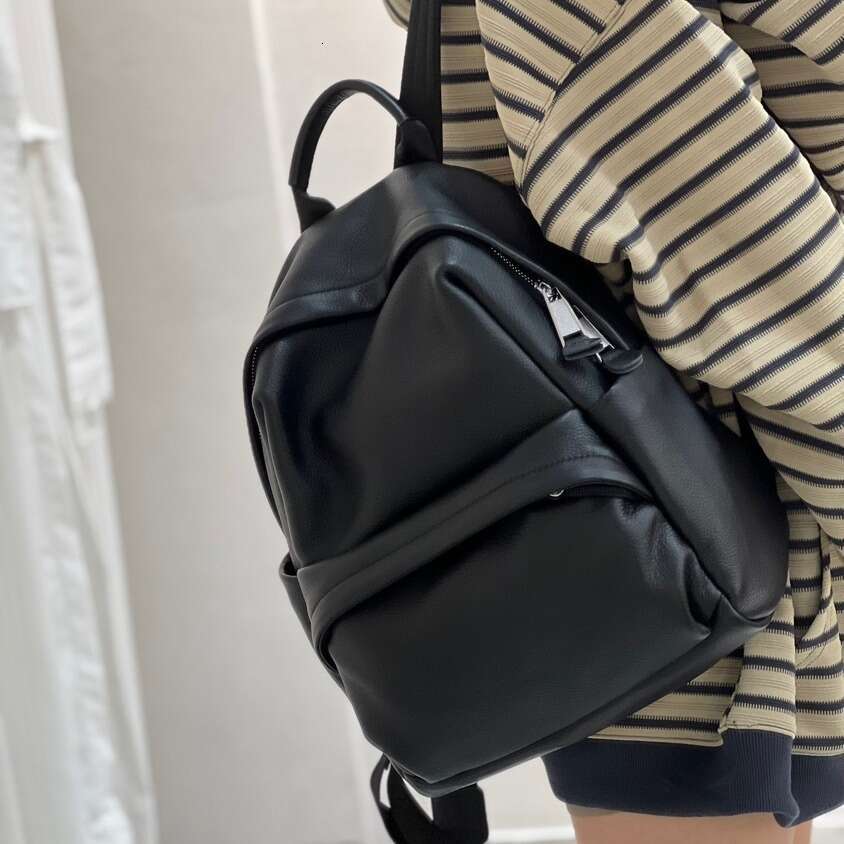 Simple Versatile Top Layer Cowhide for Women Large Capacity Soft Leather Laptop School Bag Travel Backpack designer bag