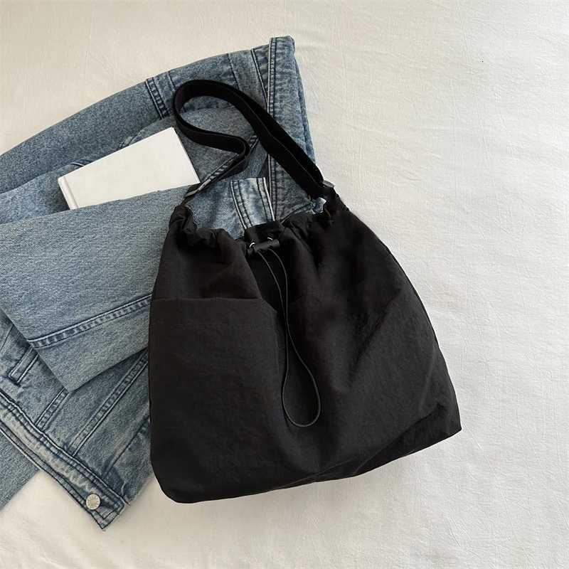Fashion Drawstring Shoulder Bag Travel Casual Nylon Tote Bag Large Capacity Waterproof Crossbody Bucket Bag Women Y2508071