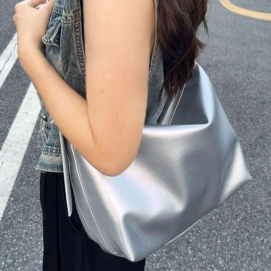 Leather Bag Bucket Bag Tote Bag Soft Leather Tote Large Capacity New Korean And Japanese Style Commuter Single Shoulder Crossbody Bag Light