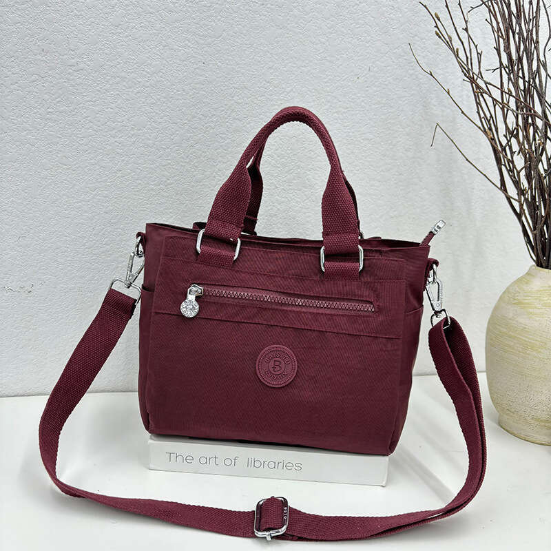 New Large Capacity Commuter Handbag Korean Fashion Versatile Nylon Shoulder Tote Bag for Travel and Commuting
