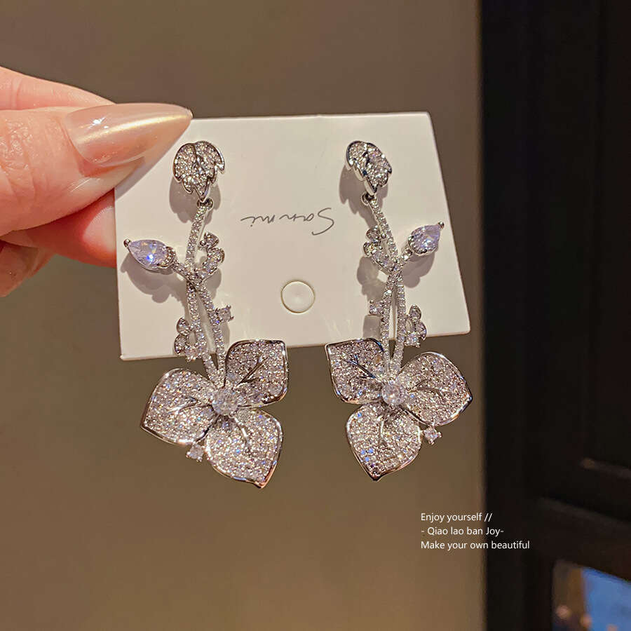 designer earrings Sier Needle Zircon Water Drop Flower Tassel Light High-end Earrings Cool Style Fashion Simple Ear Jewelry
