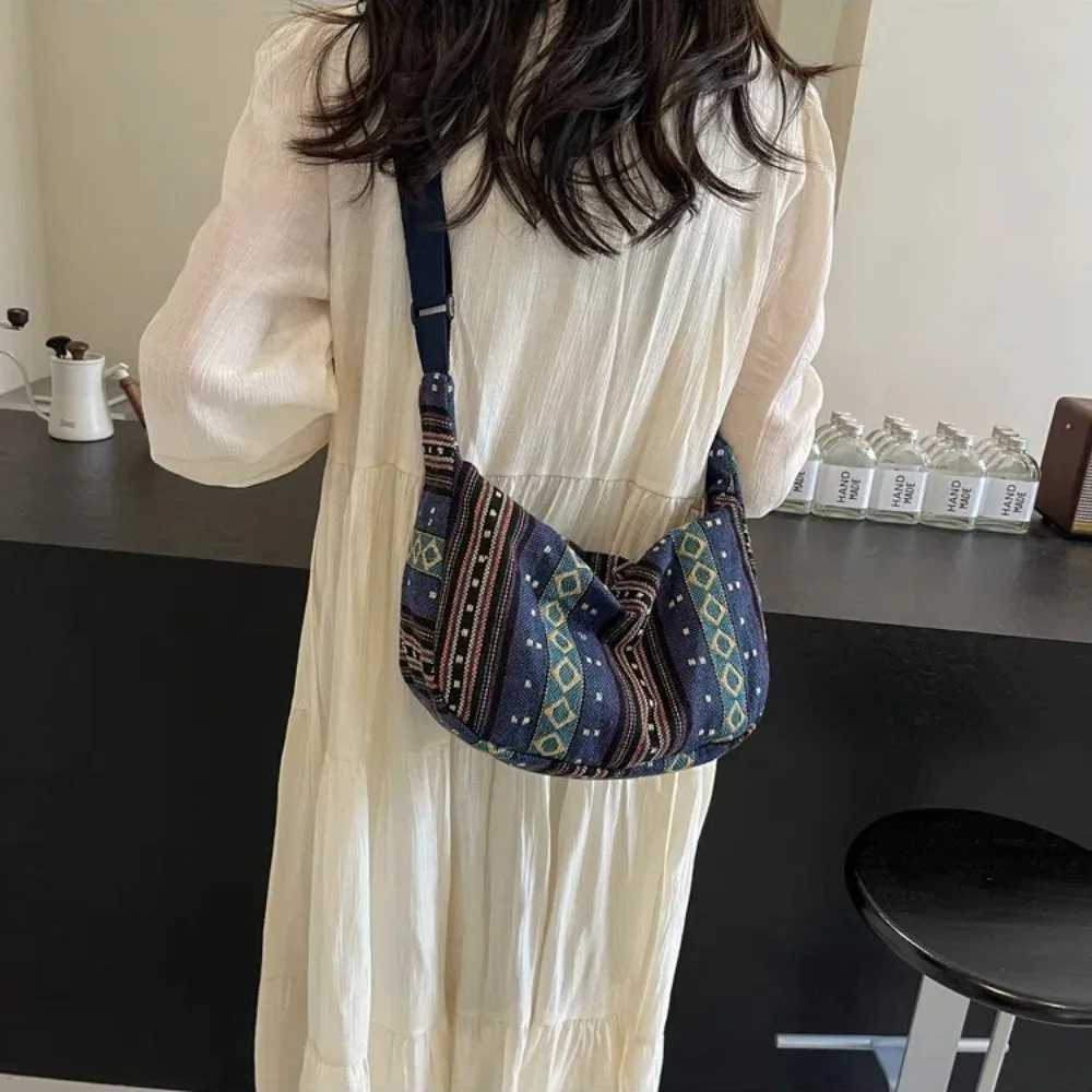 Canvas Tribal Style Shoulder Bag Striped Pattern Zipper Closure Crossbody Bag Large Capacity Canvas Messenger bag Women Y250719