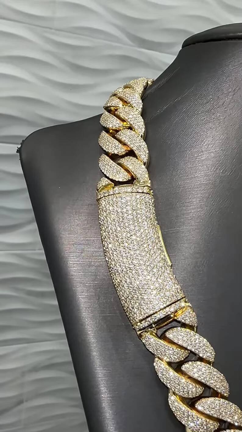 Mens 18mm Fully Iced Out Hip Hop Style Cuban Chain Moissanite Diamond Trendy Gold Plated Link Jewelry for Weddings Fashion