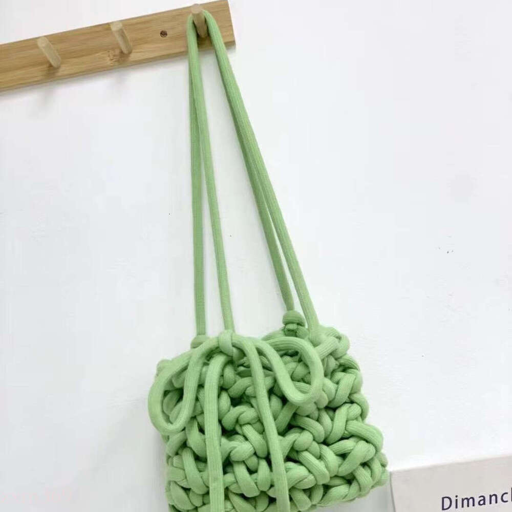 DIY Handmade Knitted with Thick Yarn, Customizable for Group Activities, Bowknot Shoulder Bag