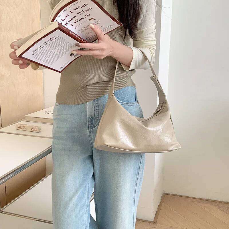 Designer Bag Luxury Bag Compact Ladies' Crossbody Satchel Featuring a Functional Zipped Pocket for On-the-go Essentials