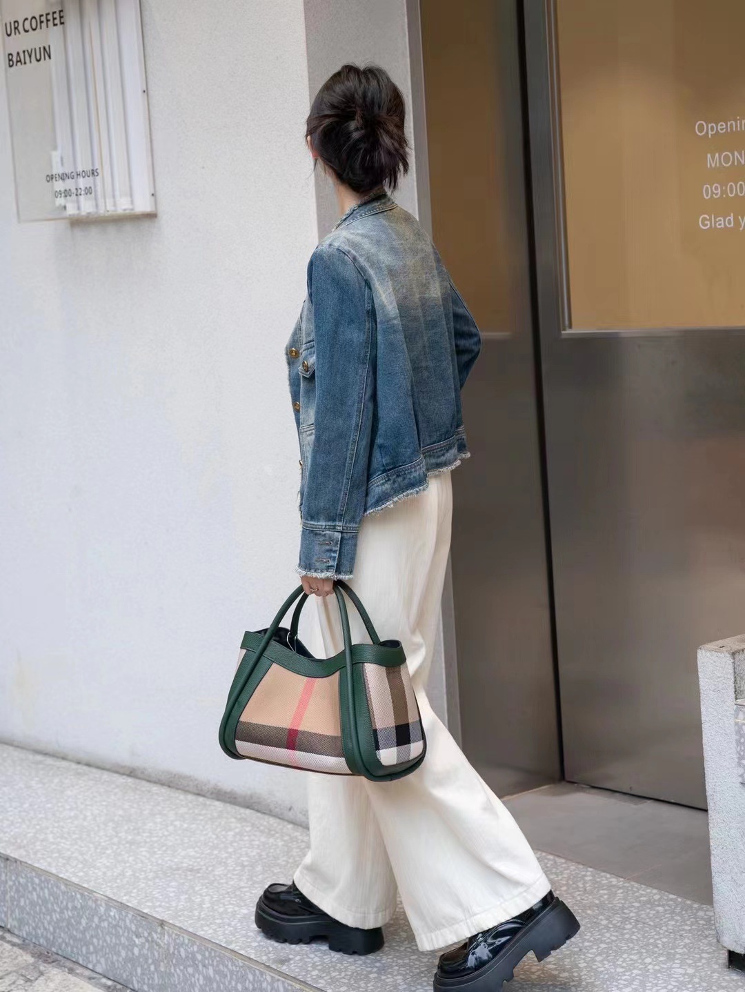 Retro Checkered Shoulder Bag: Large Capacity Canvas Leather Tote for Autumn & Winter Fashion dh4300051
