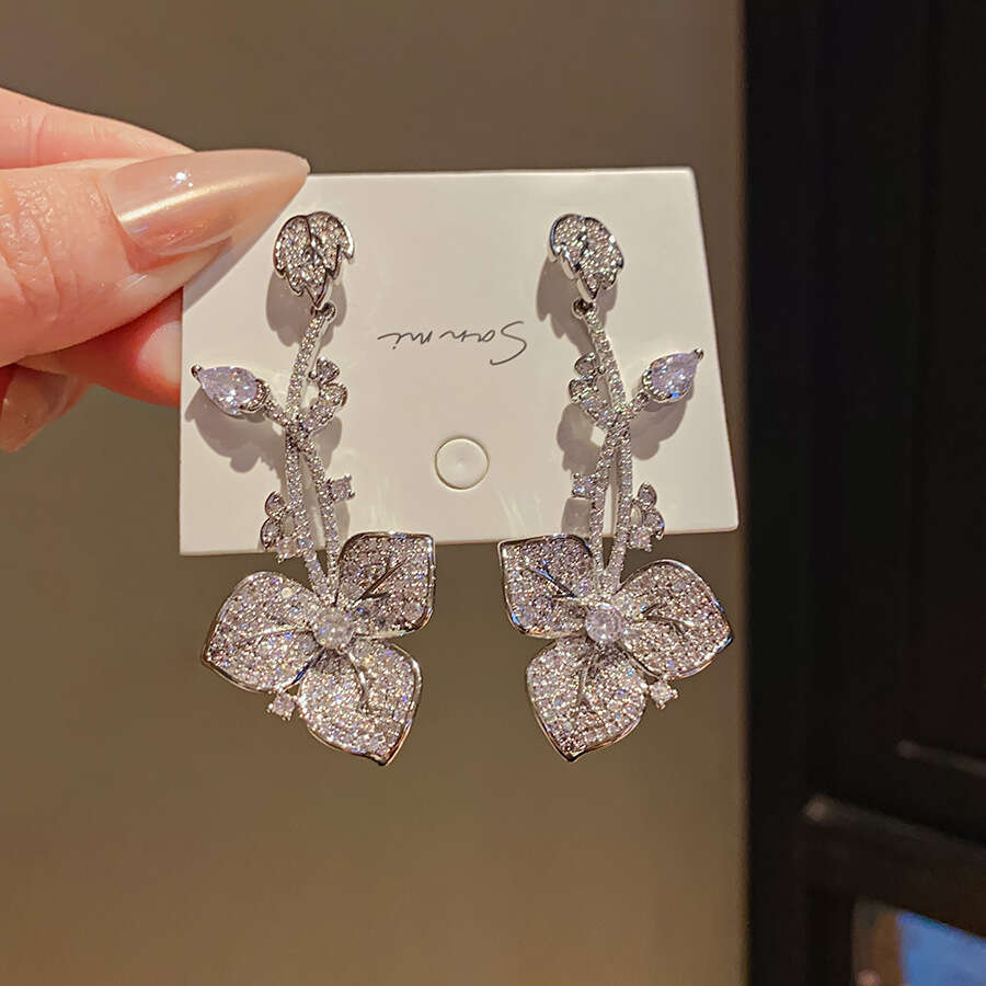 designer earrings Sier Needle Zircon Water Drop Flower Tassel Light High-end Earrings Cool Style Fashion Simple Ear Jewelry