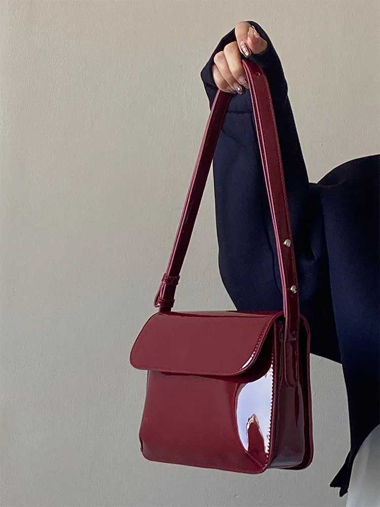 Wine Red PU Underarm Bag 2023 New Womens Vintage Lacquer Leather Shiny Single Shoulder Bag Elegant Crossbody Bag Y250719