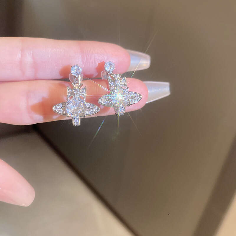 Ins Hot Luxury jewelry designer earrings For Women silver needle studded diamond oval cross earrings, high-end earrings, exquisite fashion, cool style