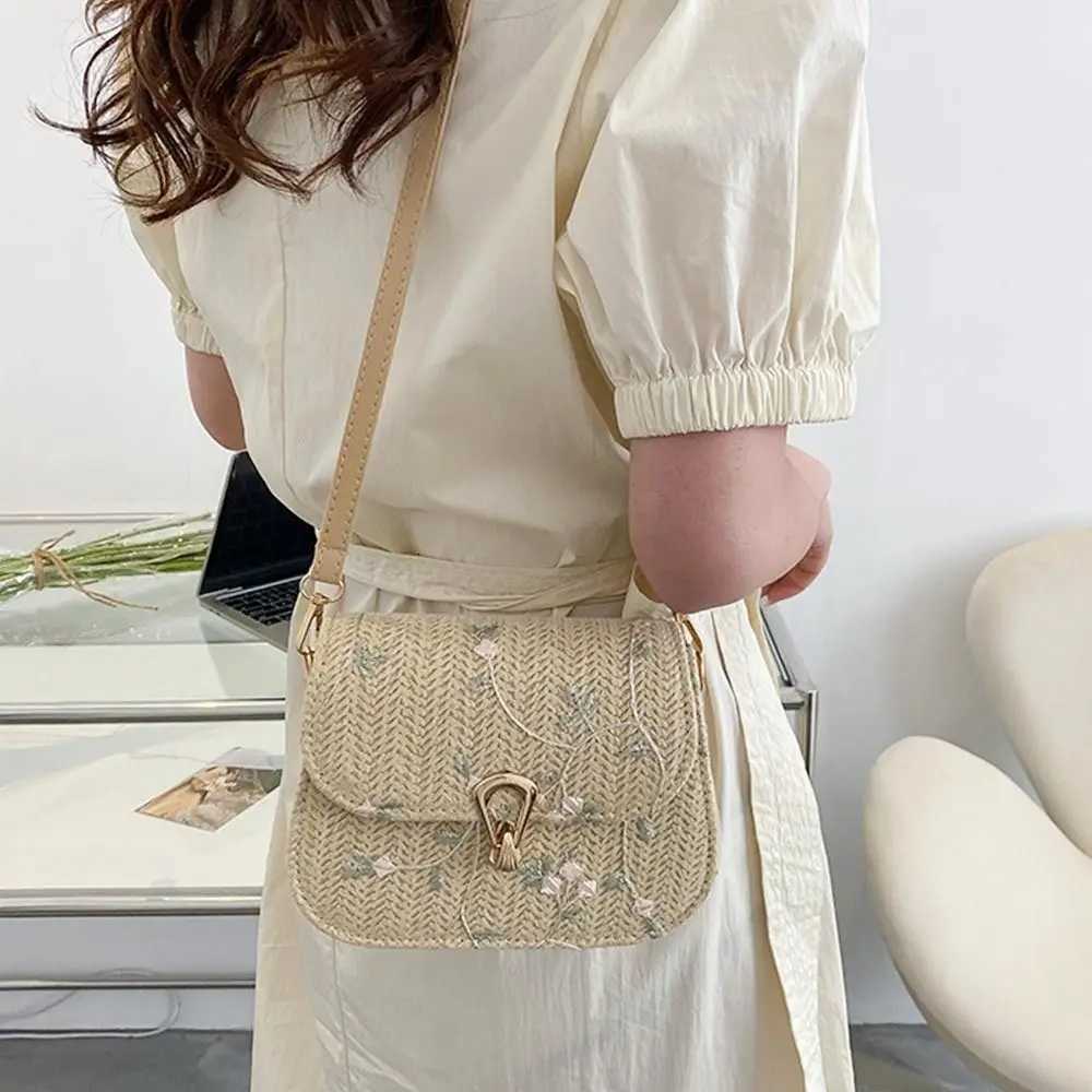 Fashion Flower Woven Saddle Bag Women Cute Straw Shoulder Bags Trendy Casual Handbag Ladies Lace Embroidery Crossbody Bags Y250719