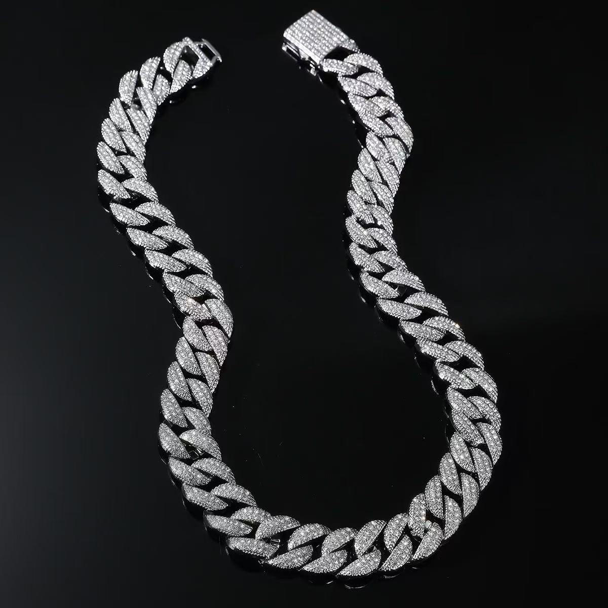 Men's Statement Jewelry: Elegant VVS Quality Moissanite Chains Available in Various Sizes - Chic Accessory Essentials!