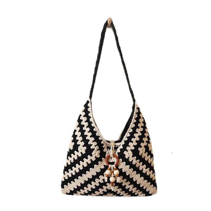 Hot Selling Hollow Out Single Shoulder Cotton Woven New Tassel Straw Vacation Style Beach Versatile Women's Bag