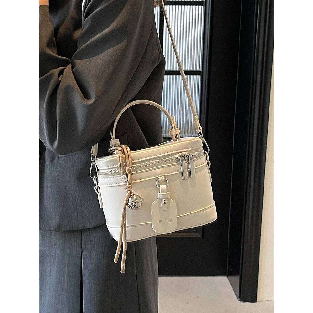Women's Bags Designer Sier Buet Handbag Women's Faion Trend High-End Sensation Handheld Small Oulder Crossbody Bag Ular New