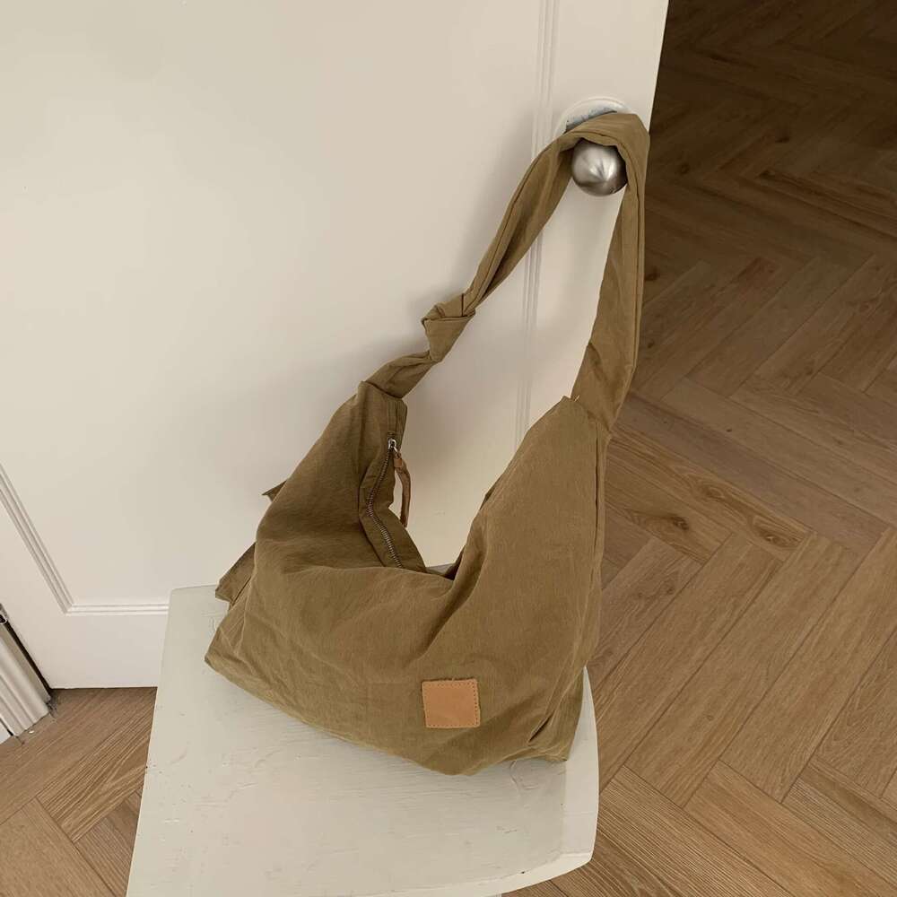 Crossbody Nylon Single Shoulder Commuting Dumpling Lightweight Casual Niche Bag for Women