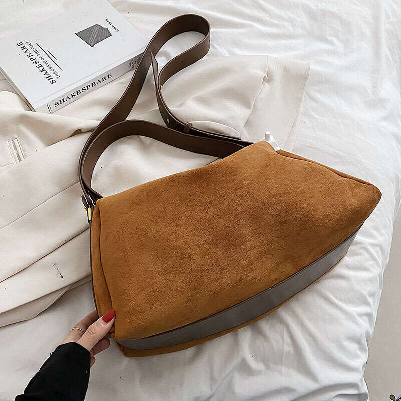 Niche Design Underarm for Women, Autumn Winter 2022 New Trendy Shopping Commuter Bag, Matte Large Capacity Shoulder Bag